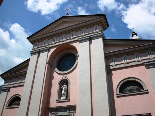 Facciata frontale della chiesa di San Stefano, Menaggio