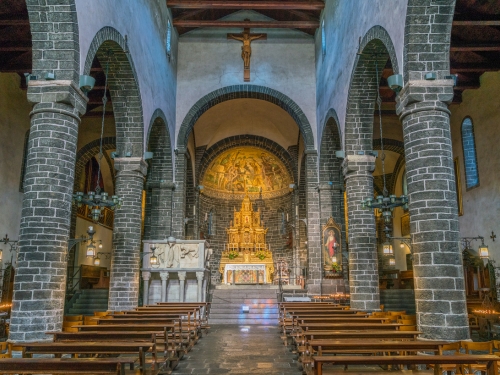 Foto dell'interno della Basilica di San Giacomo a Bellagio