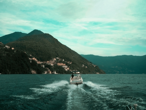 Barca di Lario Como Boat durante un tour privato sul lago di Como