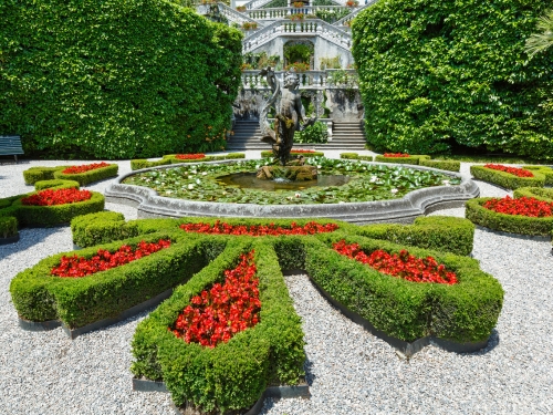 Giardini colorato della villa Carlotta sul Lago di como.
