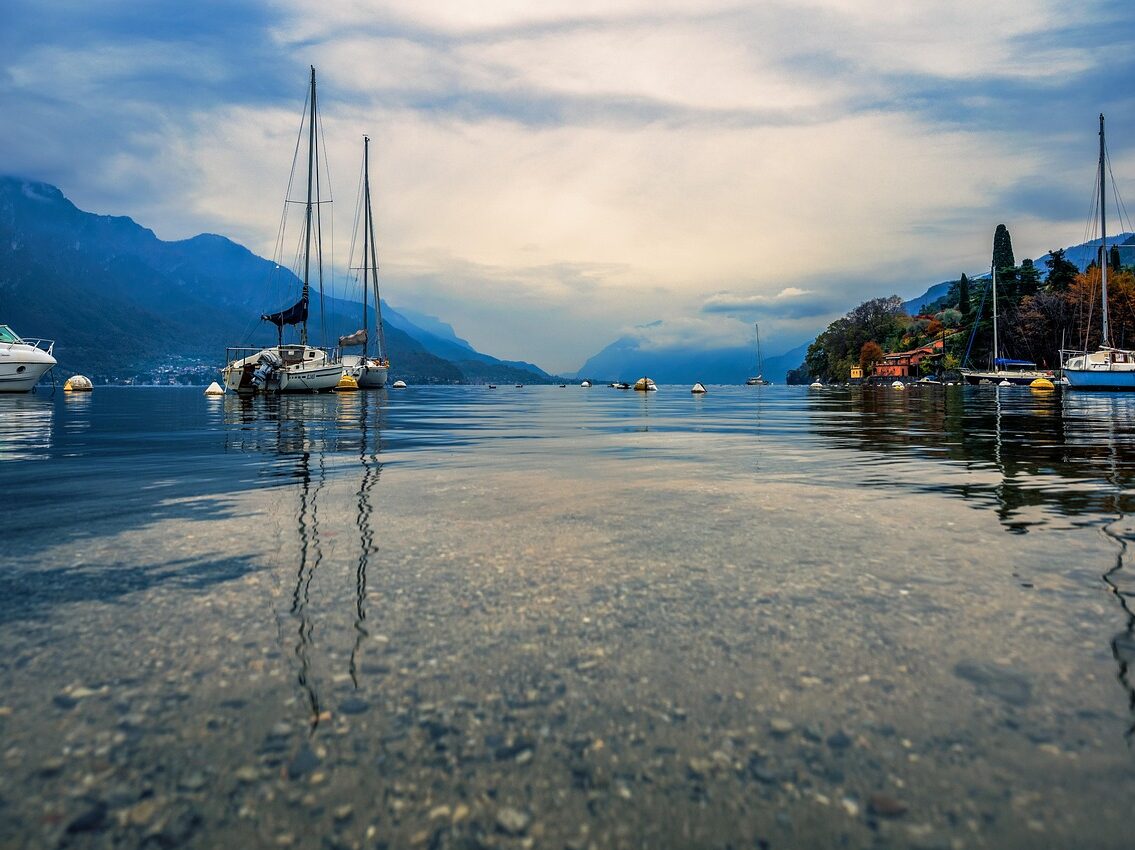 immagine che raffigura parte del lago di como
