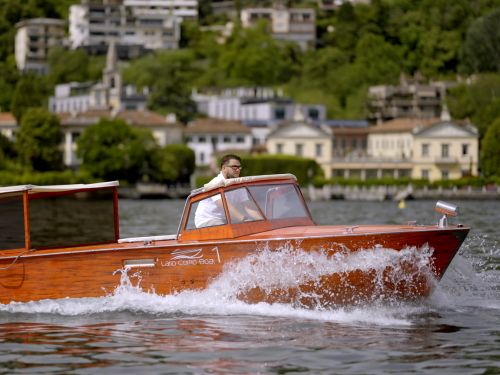 venetian-taxi-boat-lario