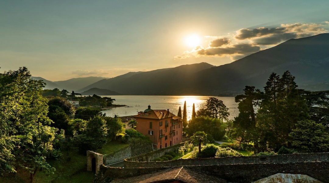 5 luoghi segreti del Lago di Como raggiungibili solo con noleggio barca